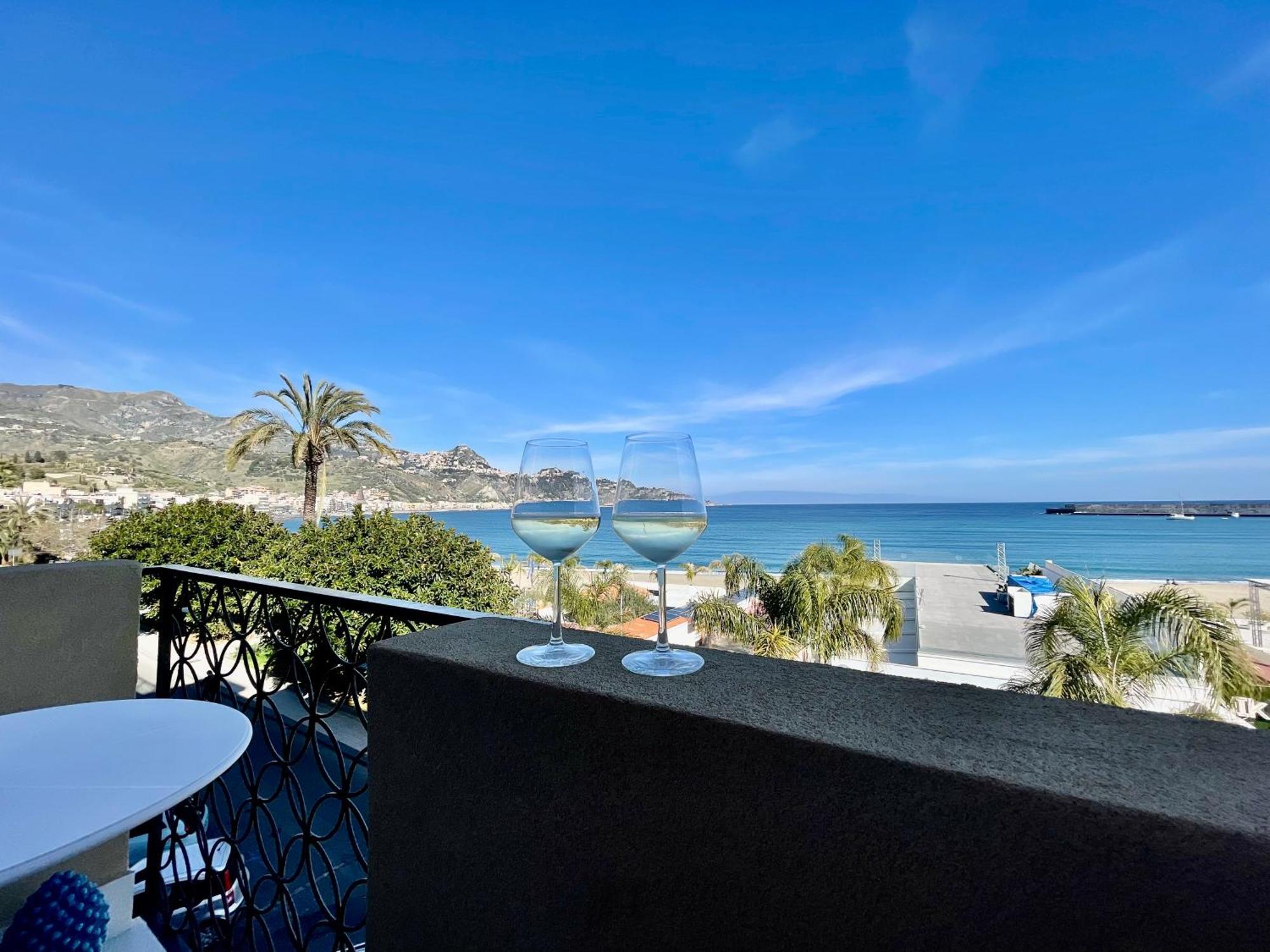 La Finestra Sul Mare Modern Apartment Giardini Naxos Exterior photo