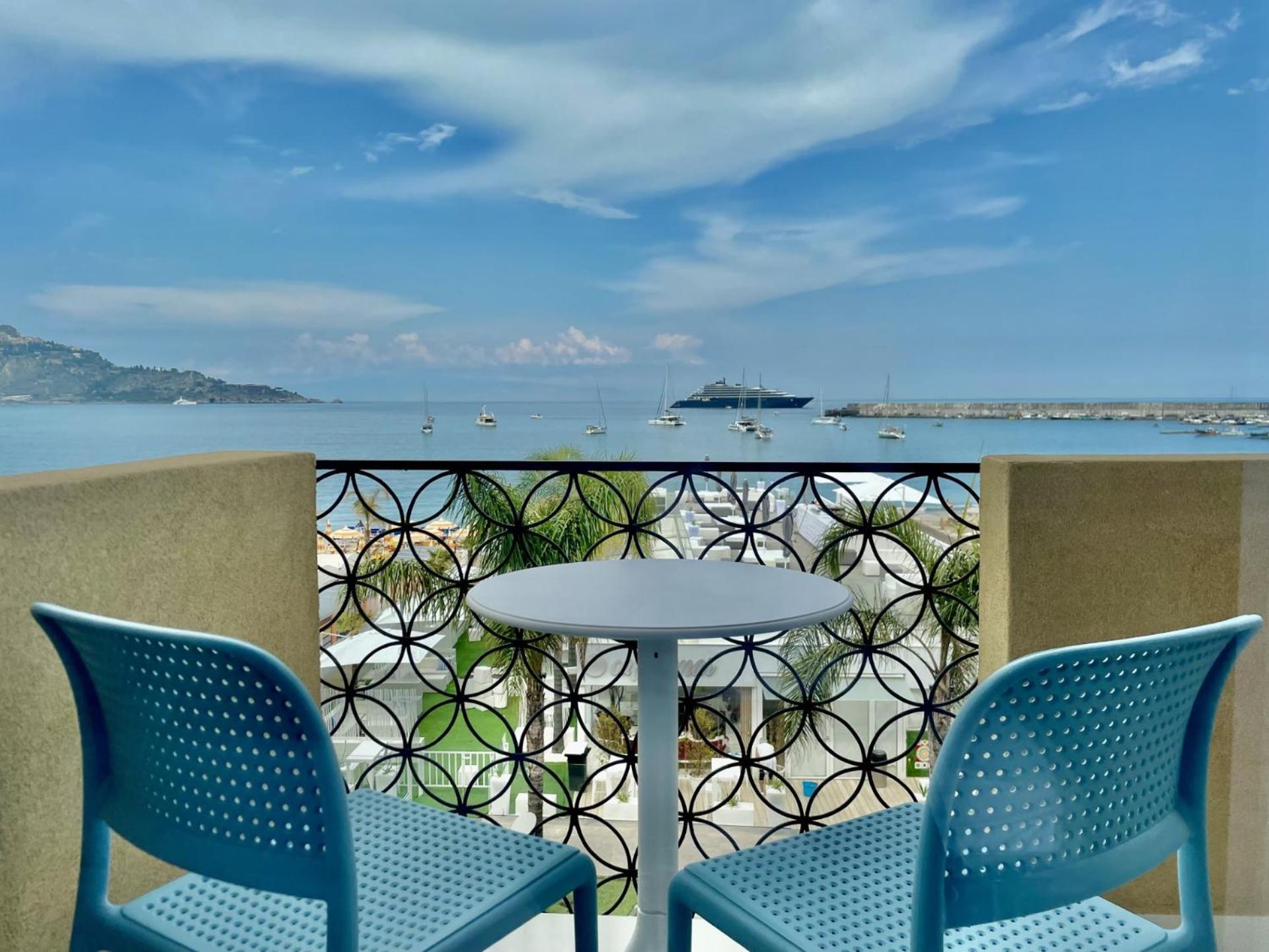 La Finestra Sul Mare Modern Apartment Giardini Naxos Exterior photo