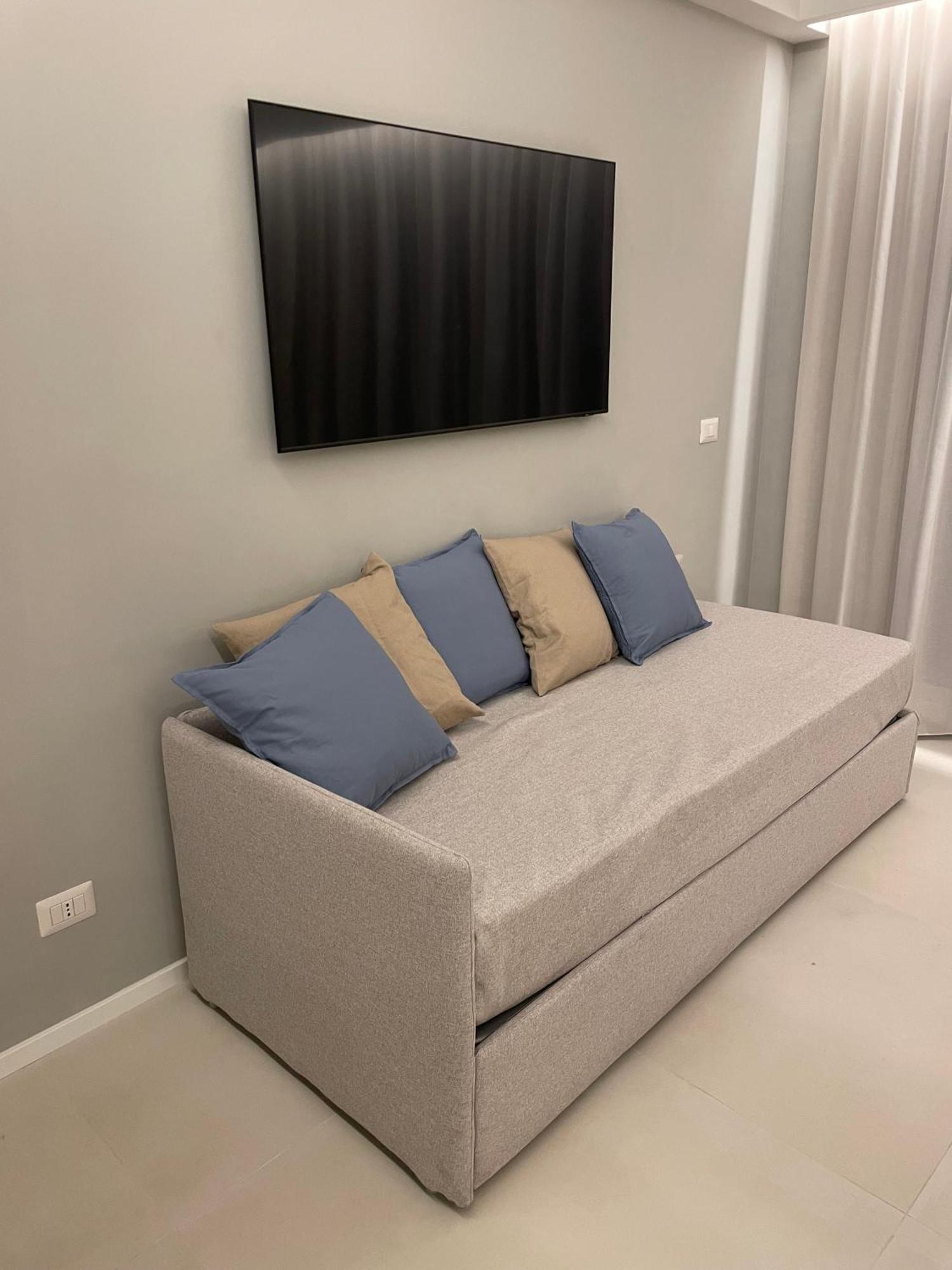 La Finestra Sul Mare Modern Apartment Giardini Naxos Room photo
