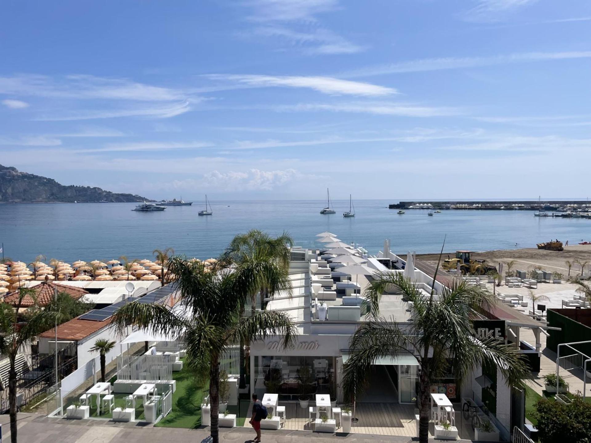La Finestra Sul Mare Modern Apartment Giardini Naxos Room photo